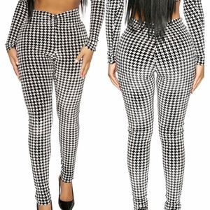 Naked wardrobe v cut leggings